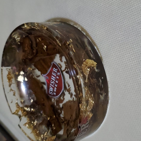 Resin ashtray - Picture 4 of 7